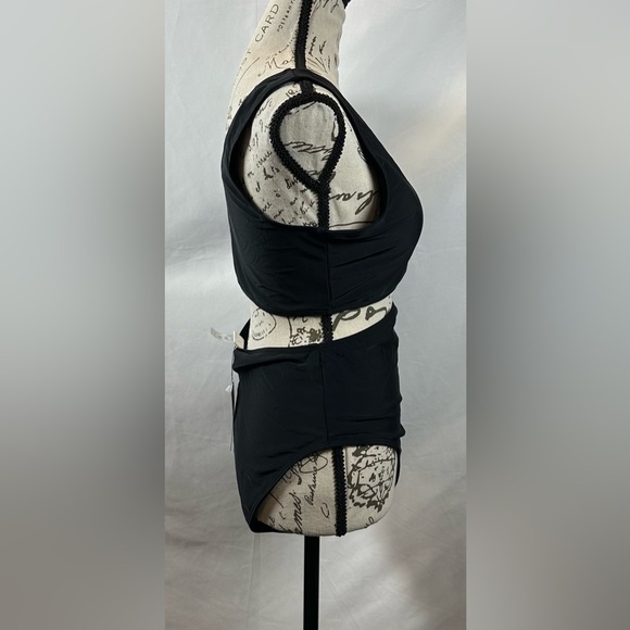 💜Younique Black One-Piece Swimsuit - Picture 4 of 12